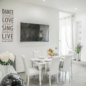 new-moon-luxury-apartment.it-romehotels.com/